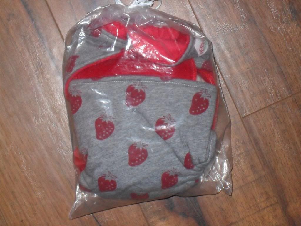 NIP Strawberry Goodmama fitted Simple Goods NIP Strawberry Goodmama fitted Simple Goods